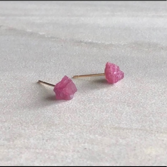 🆕 New Raw Pink Tourmaline Crystal Stud Gemstone Earrings - Picture 5 of 7